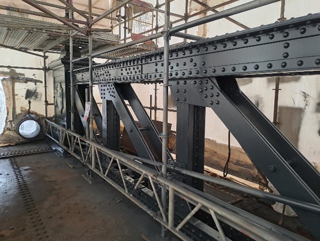 A photo of the steel structure of the bridge